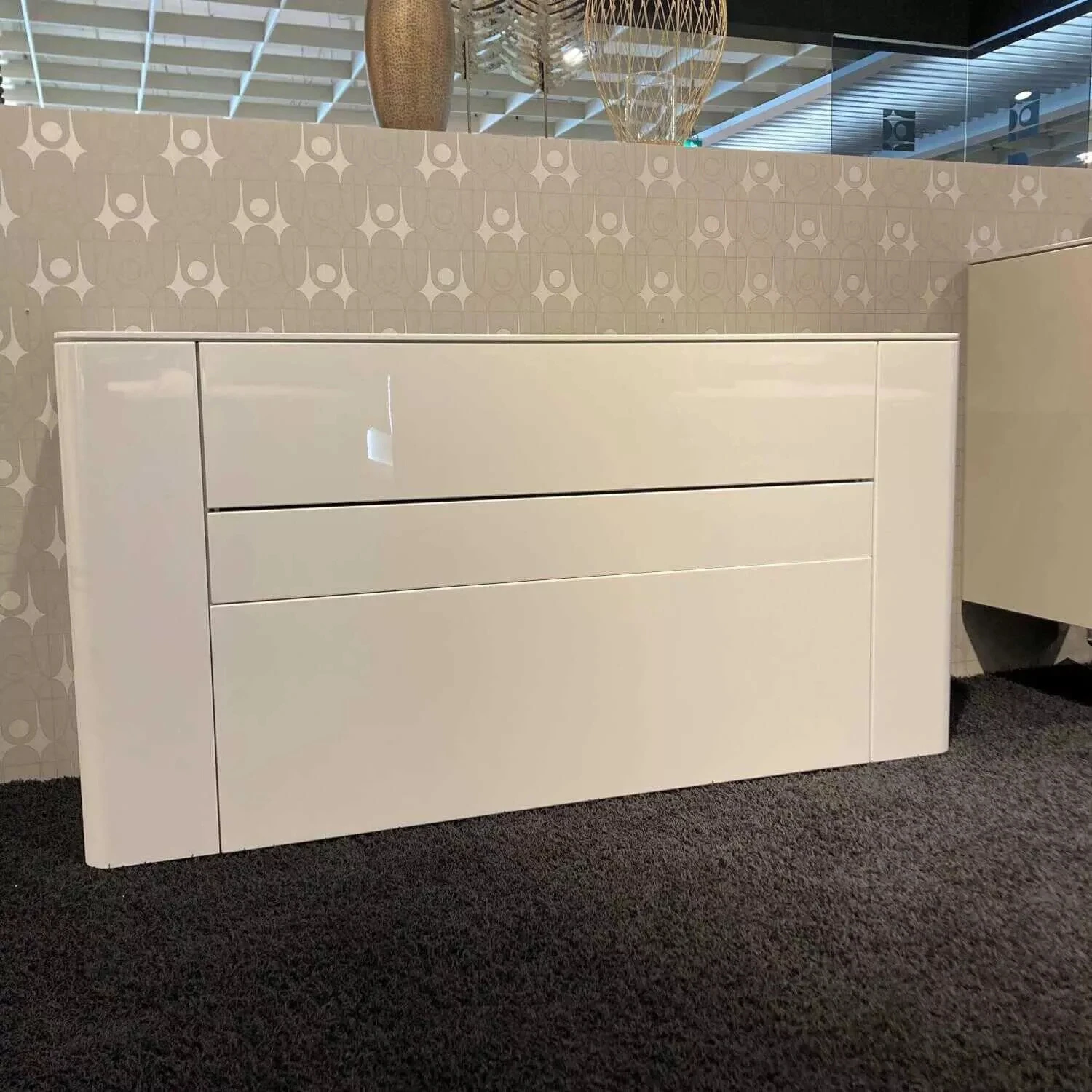 Sideboard Gentis 41431 Korpus Lack Reinweiß Matt Mit 3 Schubkästen 4 Sideboard Gentis 41431 Korpus Lack Reinweiß Matt Mit 3 Schubkästen – Bild 4