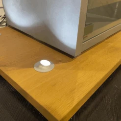 Vitrine Fena 65441L Balkeneiche Akzent Betongrau 2 Griff Chrom Glänzend Mit Beleuchtung -Hülsta 6e3f495f82be4a5f95460e6734bc0176.png