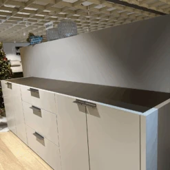 Sideboard Fena 42113 Korpus Und Front In Lack Seidengrau Grau Griff Antik Silber -Hülsta 97e1f4e4be6c4f40be4dbed48814e145.png