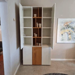 Schrank Now Vision Lack Weiß Front Hochglanz Weiß Akzent Natureiche -Hülsta ae1b109b8c904c67be5de3388fb5496e.png