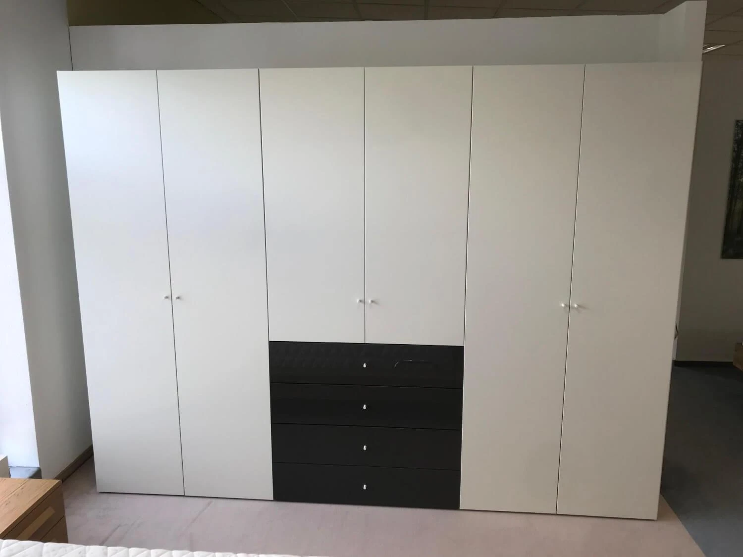 Drehtürenschrank Now Flexx Lack Weiß Lack Hochglanz Grau 4 Drehtürenschrank Now Flexx Lack Weiß Lack Hochglanz Grau – Bild 4