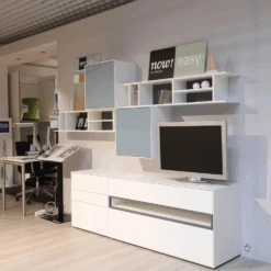 Wohnwand Easy Lack Reinweiß Hellgrau Sowie Taubenblau Ohne Dekorationen -Hülsta e34fc3352c074f0fa03b68702e270df5.png