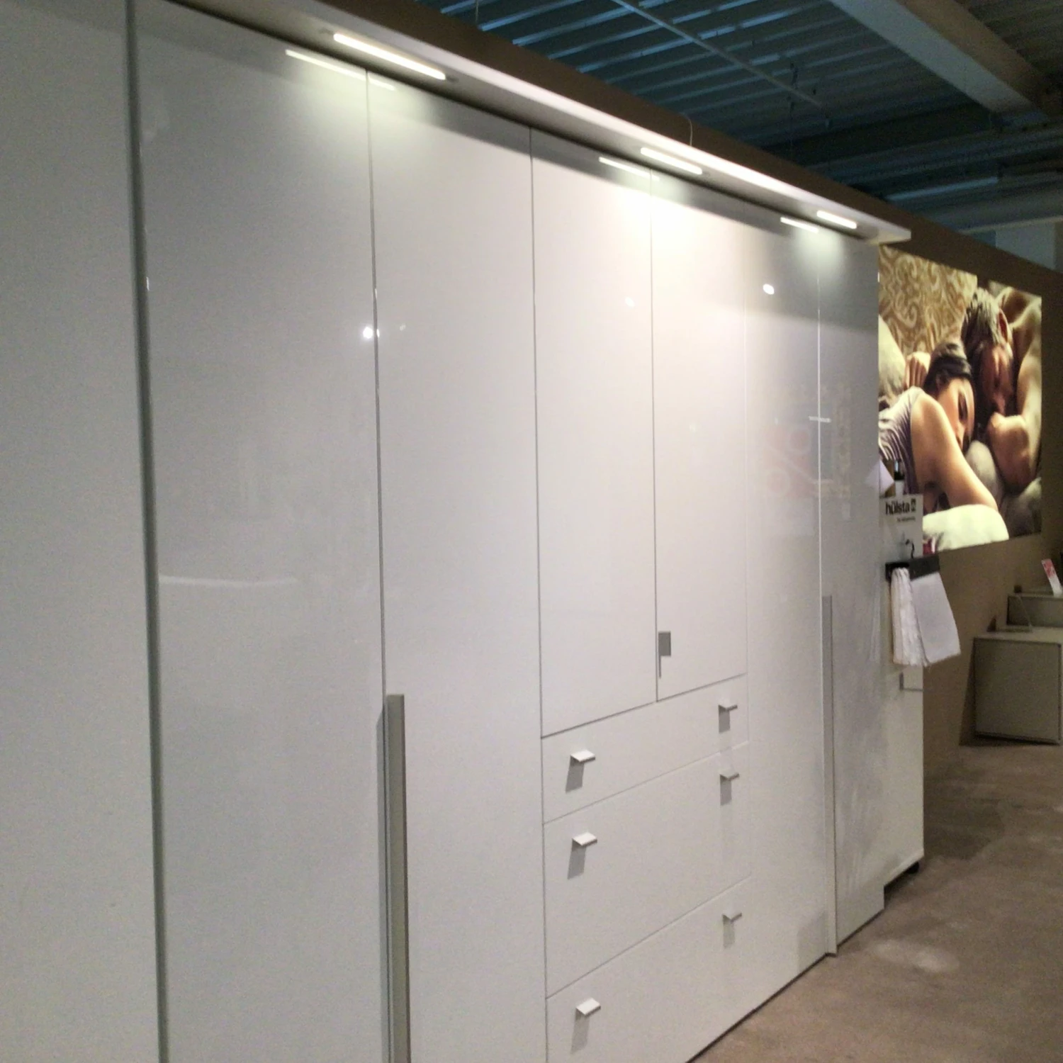 Drehtürenschrank Multi-Forma Lack Hochglanz Reinweiß Mit LED-Beleuchtung 6 Drehtürenschrank Multi-Forma Lack Hochglanz Reinweiß Mit LED-Beleuchtung – Bild 6