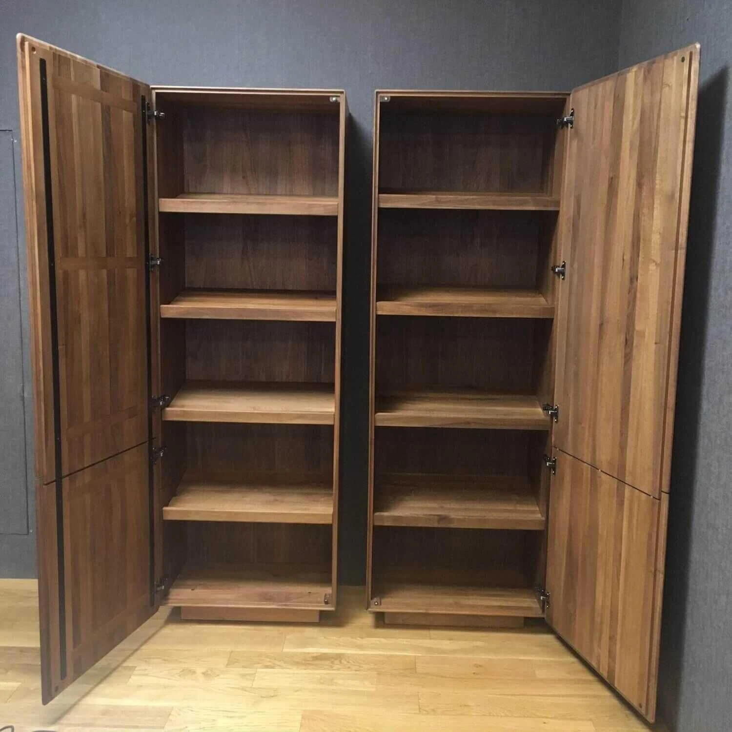 Garderobenelement Solid Diele Nussbaum Massiv Geölt 2 Garderobenelement Solid Diele Nussbaum Massiv Geölt – Bild 2