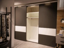 Kleiderschrank Mit Schiebetüren Multi Forma II Lack ReinweißGrau Griffe Lack Grau Mit LED-Beleuchtung -Hülsta kleiderschraenke huelsta kleiderschrank mit schiebetueren multi forma ii lack reinweiss grau griffe 6