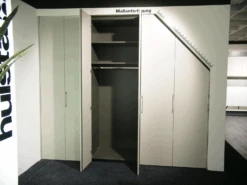 KleiderschrankMulti Forma IIAbgeschrägt Mit Drehtüren Lack Seidengrau Griff 011 Gerade -Hülsta kleiderschraenke huelsta kleiderschrank multi forma ii abgeschraegt mit drehtueren lack seidengrau 10