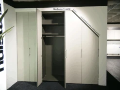 KleiderschrankMulti Forma IIAbgeschrägt Mit Drehtüren Lack Seidengrau Griff 011 Gerade -Hülsta kleiderschraenke huelsta kleiderschrank multi forma ii abgeschraegt mit drehtueren lack seidengrau 5