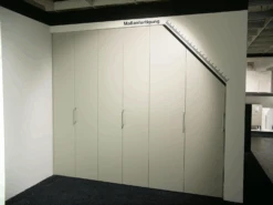 KleiderschrankMulti Forma IIAbgeschrägt Mit Drehtüren Lack Seidengrau Griff 011 Gerade -Hülsta kleiderschraenke huelsta kleiderschrank multi forma ii abgeschraegt mit drehtueren lack seidengrau 6