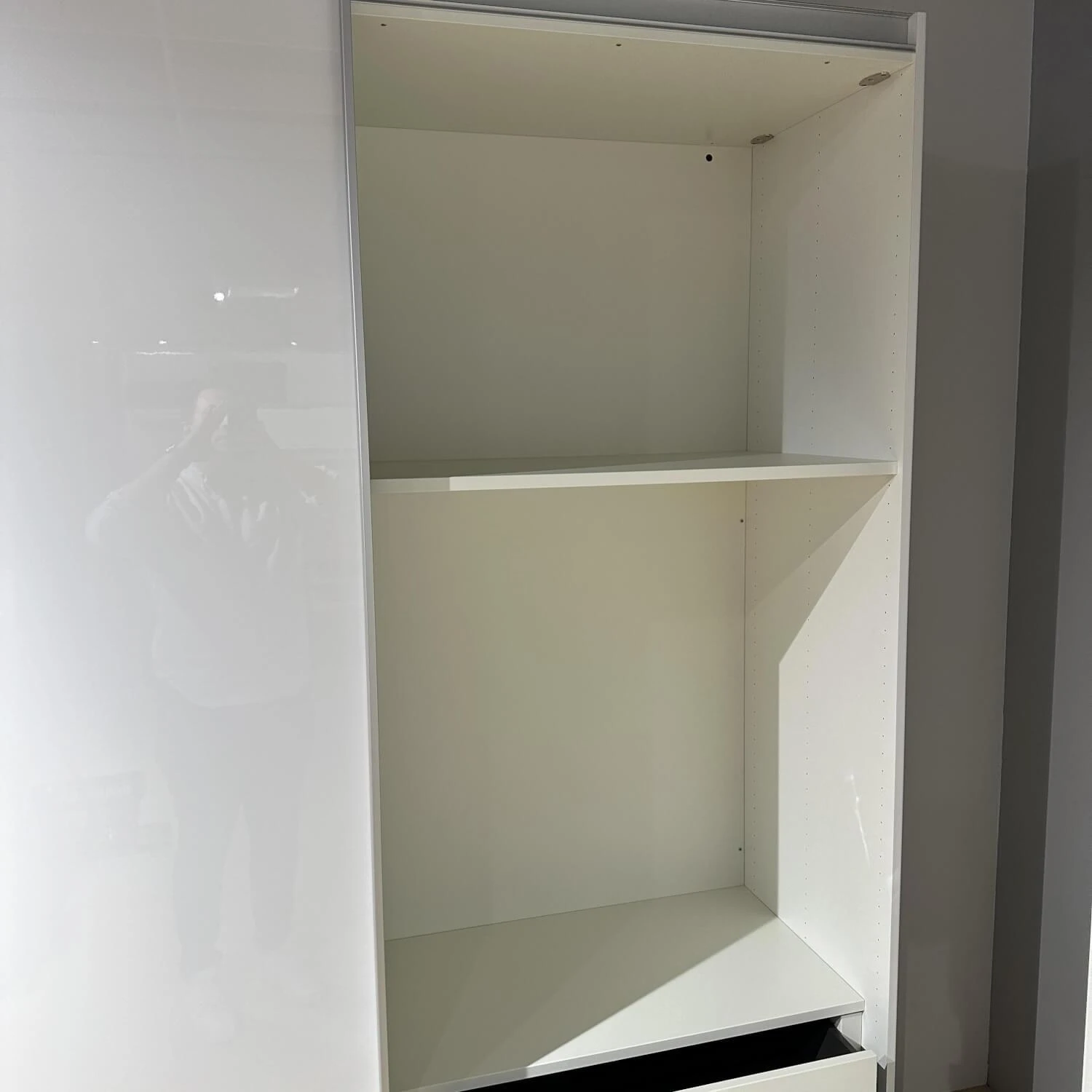 Kleiderschrank Multi-Forma Ll Lack Hochglanz-Reinweiss Griffleiste Schieber Alu 3 Kleiderschrank Multi-Forma Ll Lack Hochglanz-Reinweiss Griffleiste Schieber Alu – Bild 3