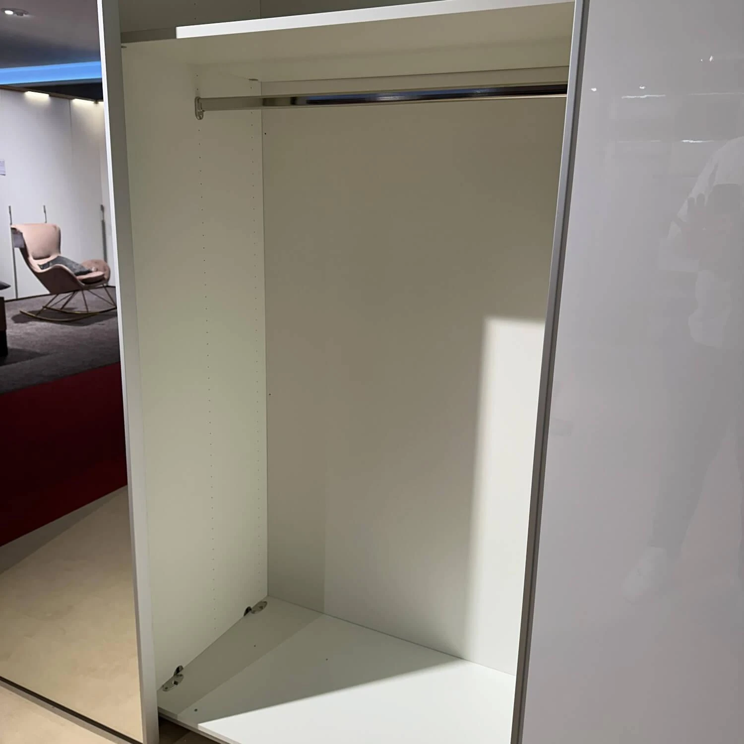 Kleiderschrank Multi-Forma Ll Lack Hochglanz-Reinweiss Griffleiste Schieber Alu 7 Kleiderschrank Multi-Forma Ll Lack Hochglanz-Reinweiss Griffleiste Schieber Alu – Bild 7