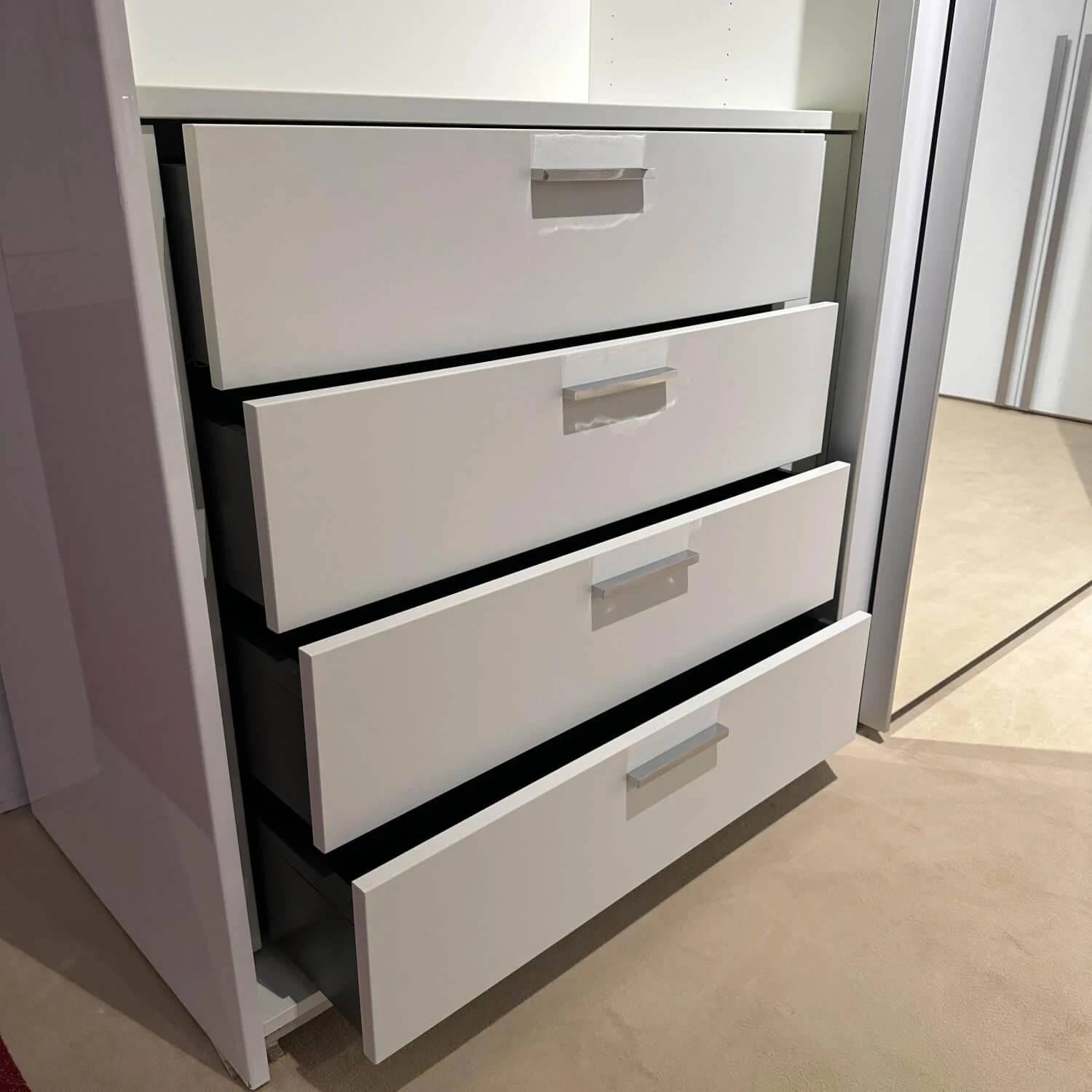 Kleiderschrank Multi-Forma Ll Lack Hochglanz-Reinweiss Griffleiste Schieber Alu 12 Kleiderschrank Multi-Forma Ll Lack Hochglanz-Reinweiss Griffleiste Schieber Alu – Bild 12