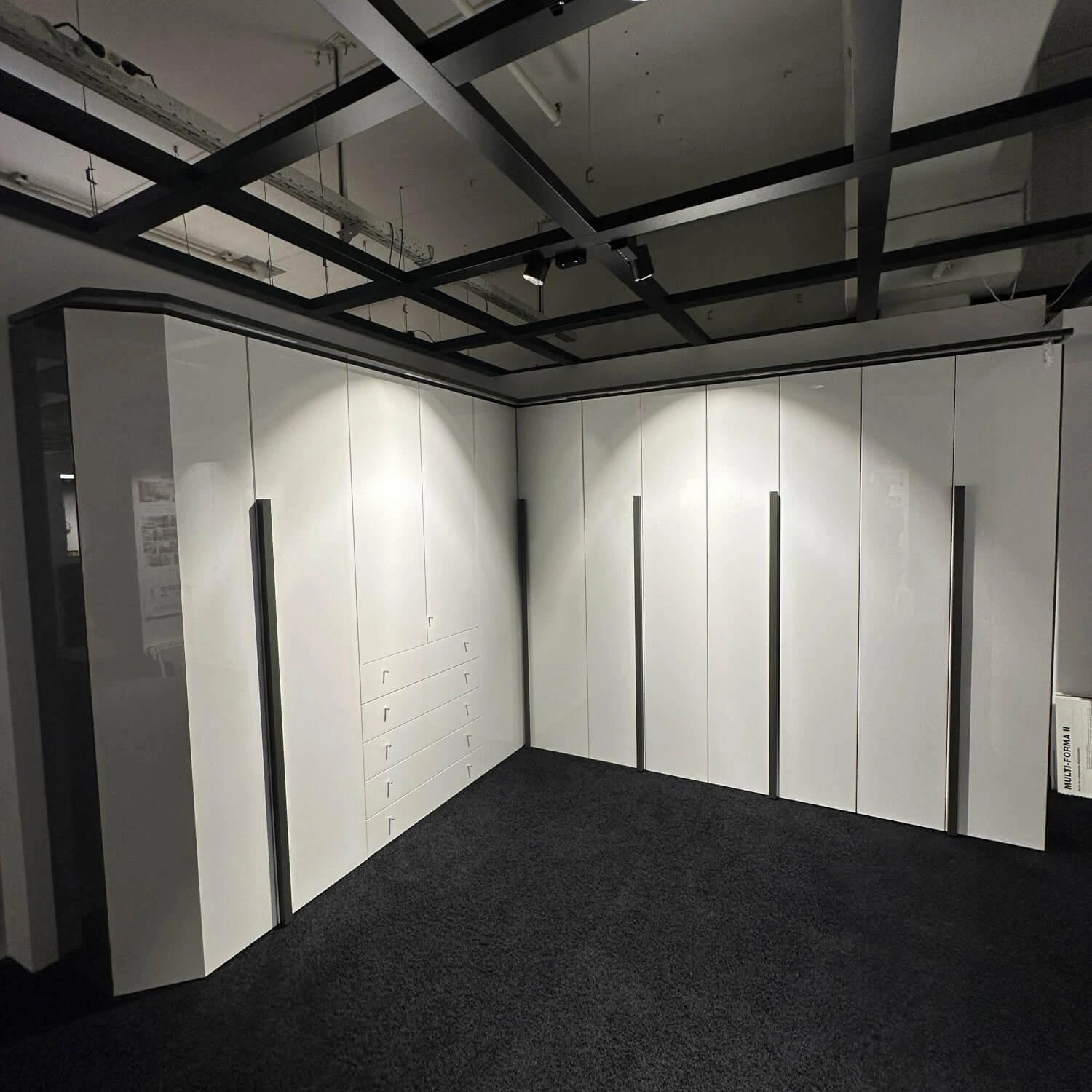 KleiderschrankMulti Format In Lack Grau Und Reinweiß Griff 031 In Lack Grau 1 KleiderschrankMulti Format In Lack Grau Und Reinweiß Griff 031 In Lack Grau