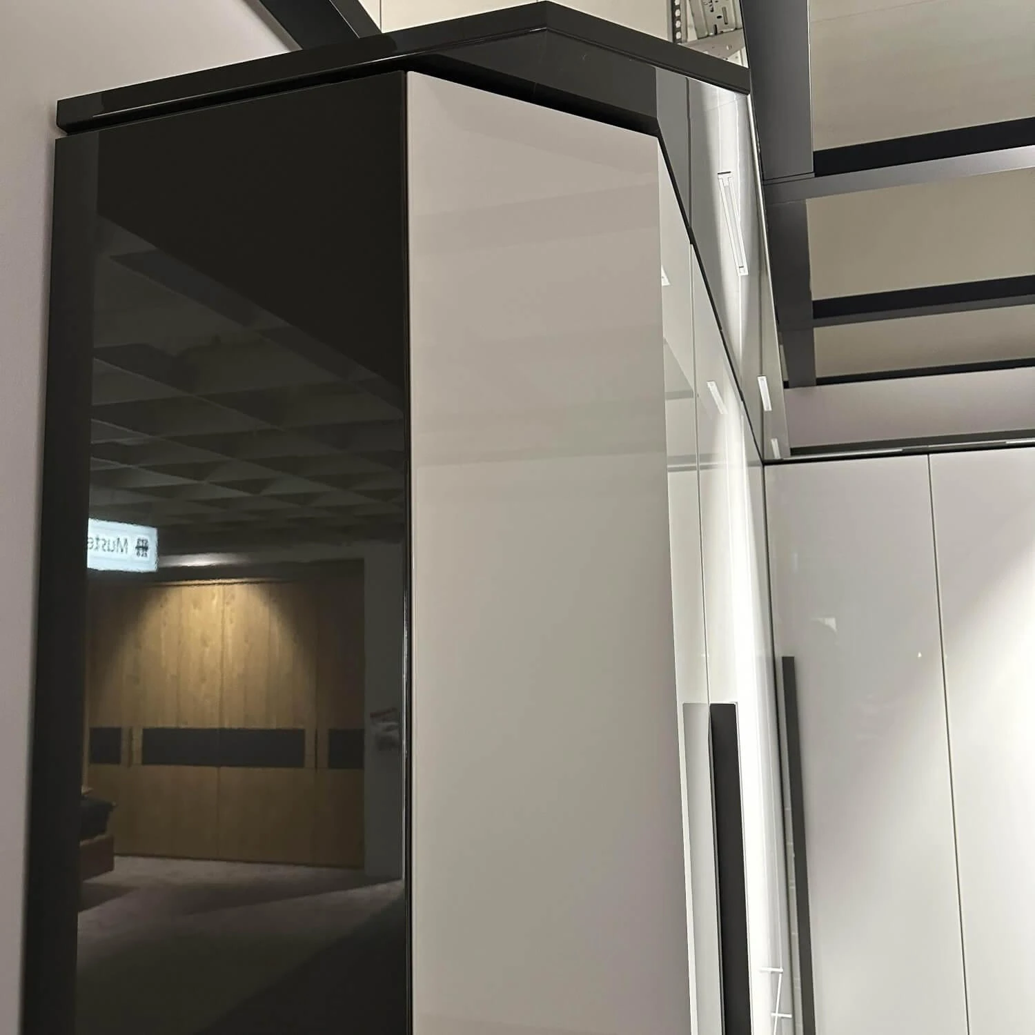 KleiderschrankMulti Format In Lack Grau Und Reinweiß Griff 031 In Lack Grau 7 KleiderschrankMulti Format In Lack Grau Und Reinweiß Griff 031 In Lack Grau – Bild 7