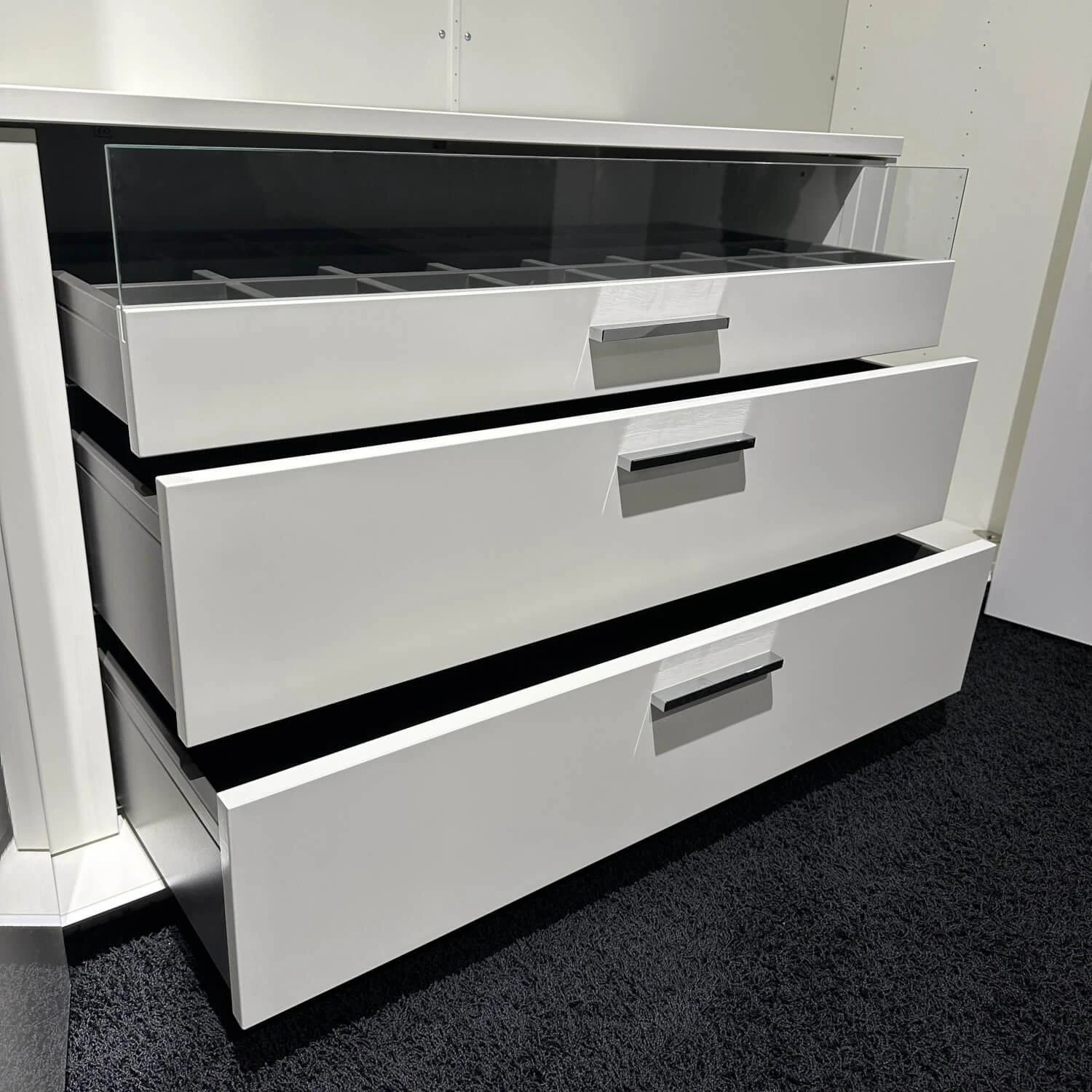 KleiderschrankMulti Format In Lack Grau Und Reinweiß Griff 031 In Lack Grau 19 KleiderschrankMulti Format In Lack Grau Und Reinweiß Griff 031 In Lack Grau – Bild 19