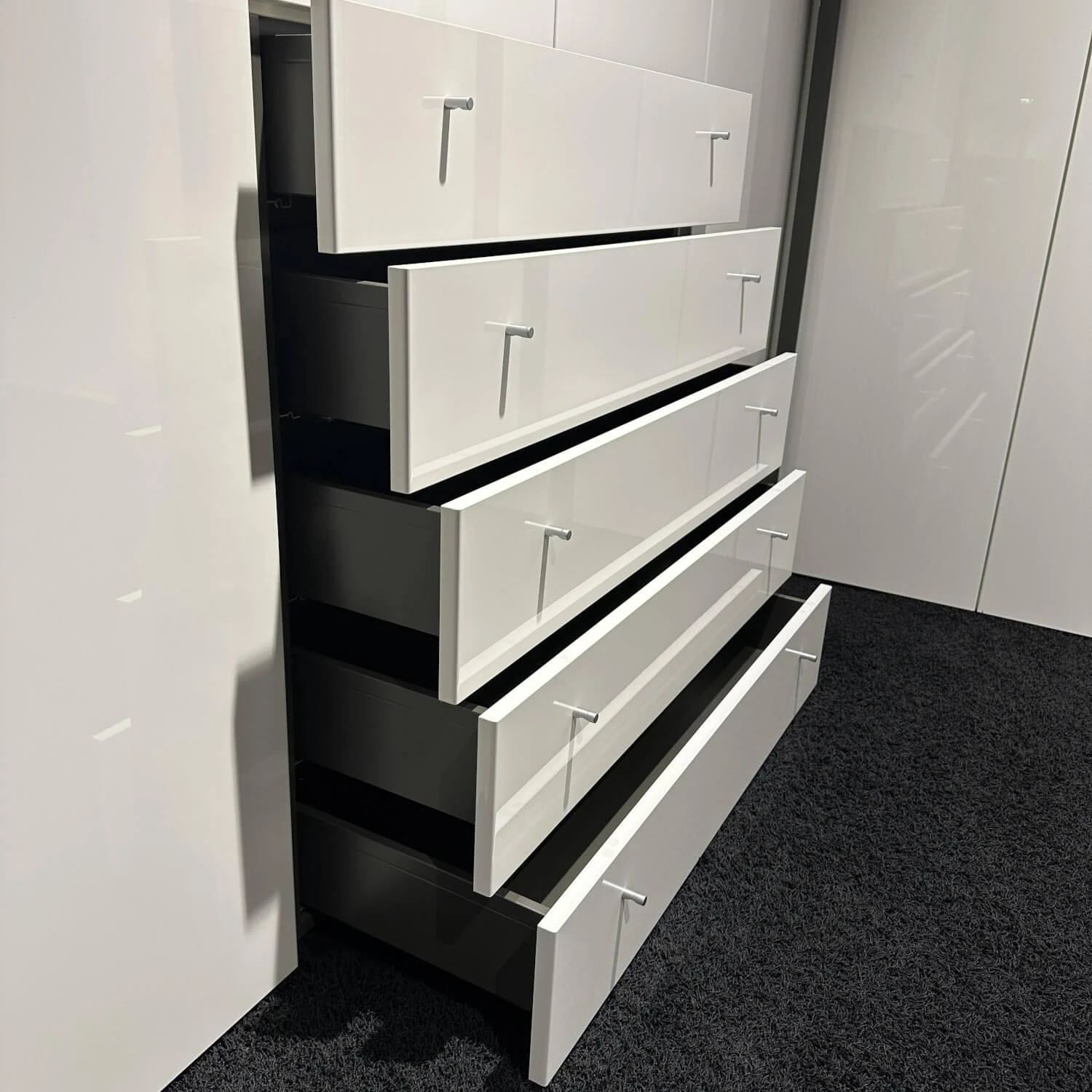 KleiderschrankMulti Format In Lack Grau Und Reinweiß Griff 031 In Lack Grau 2 KleiderschrankMulti Format In Lack Grau Und Reinweiß Griff 031 In Lack Grau – Bild 2