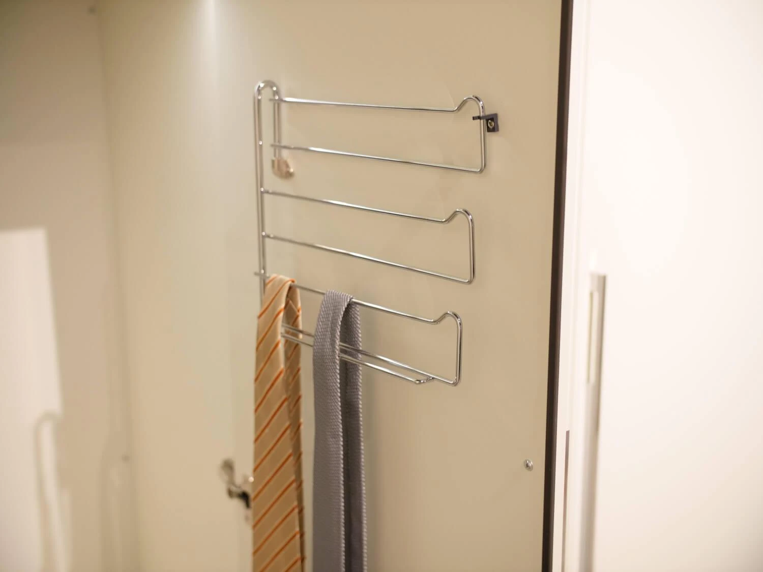 Systemschrank U-Form Multi Forma II Lack Weiß Design A Griff 029 Hochglanz 11 Systemschrank U-Form Multi Forma II Lack Weiß Design A Griff 029 Hochglanz – Bild 11