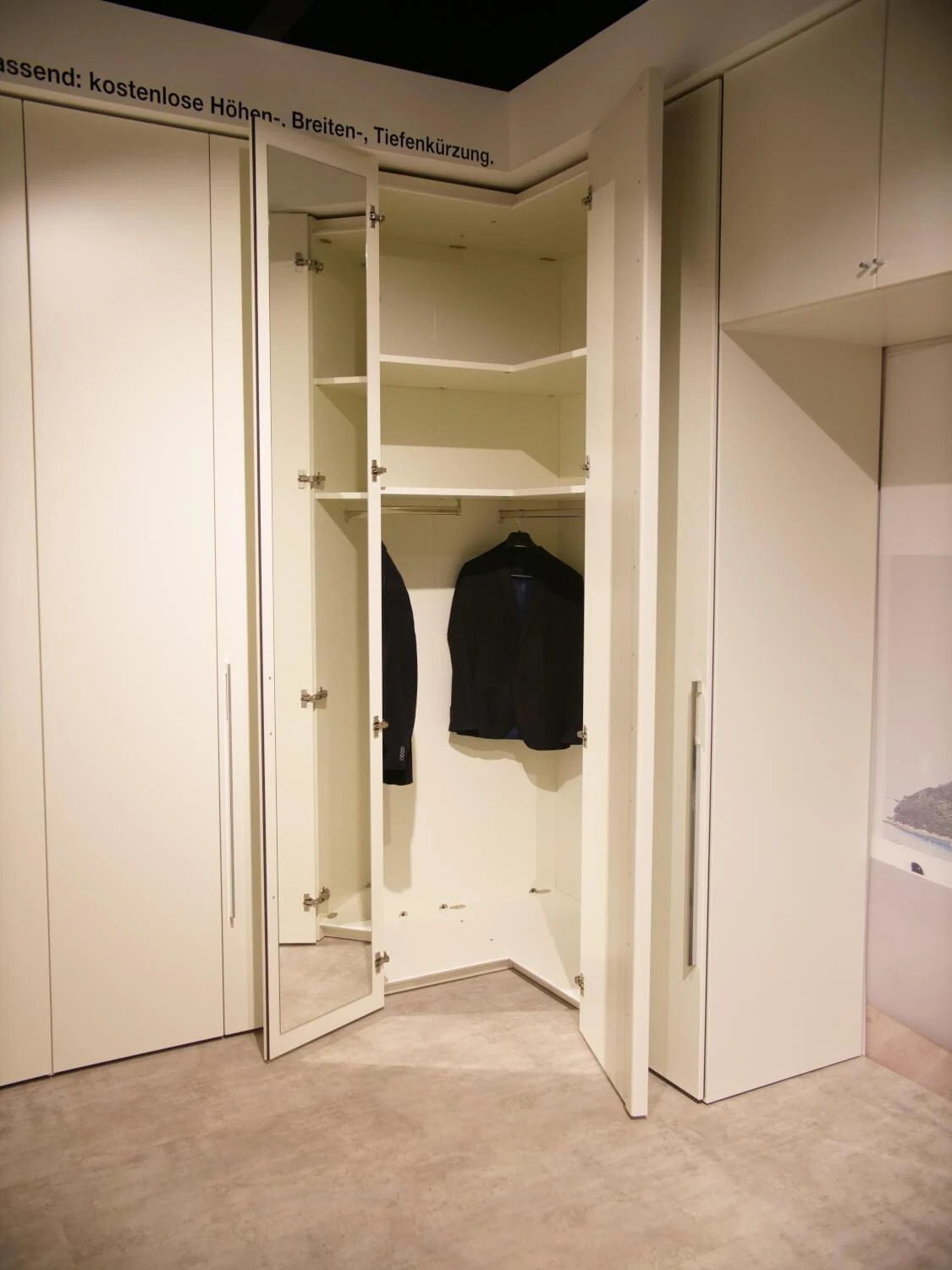 Systemschrank U-Form Multi Forma II Lack Weiß Design A Griff 029 Hochglanz 3 Systemschrank U-Form Multi Forma II Lack Weiß Design A Griff 029 Hochglanz – Bild 3