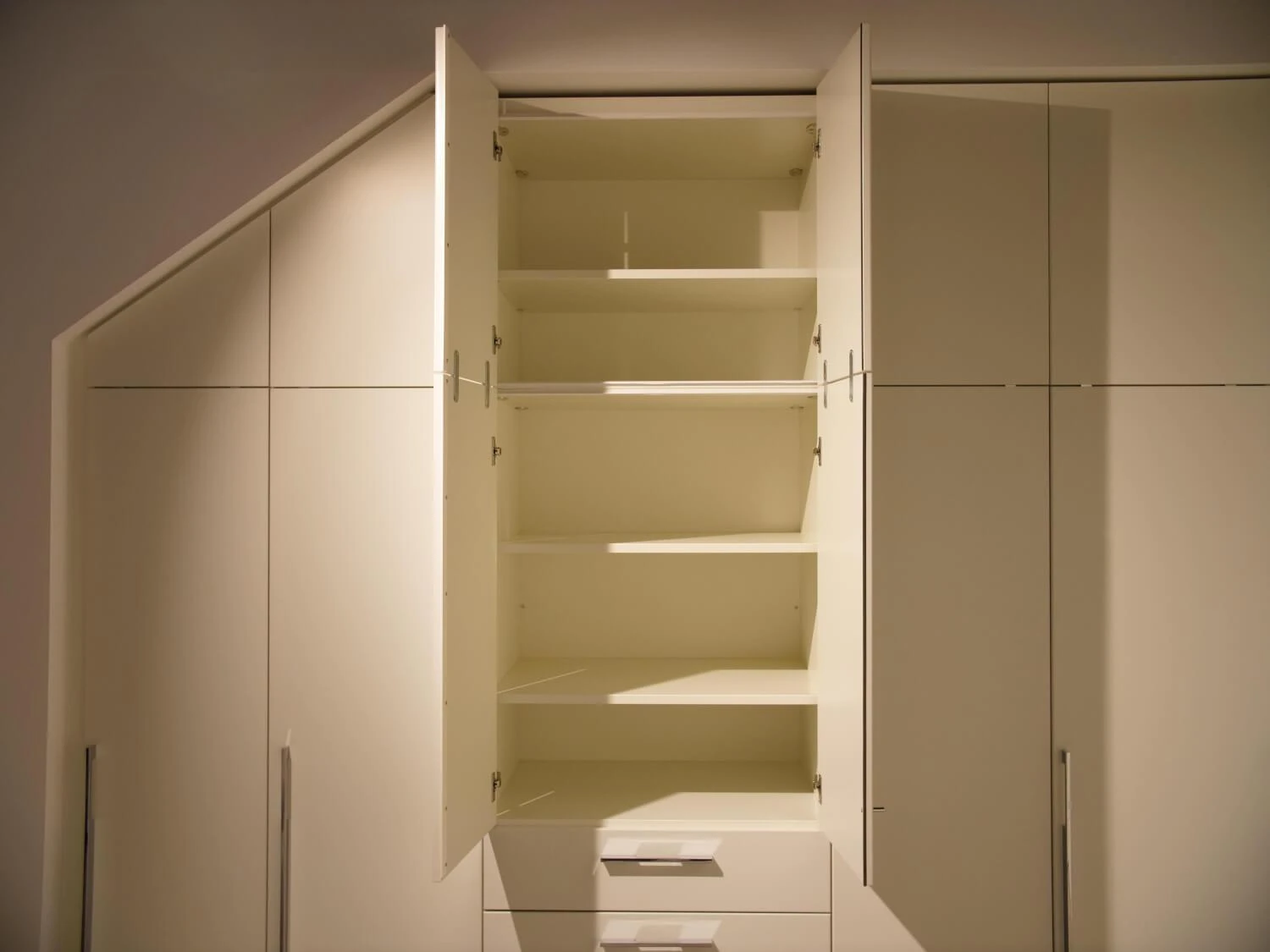 Systemschrank U-Form Multi Forma II Lack Weiß Design A Griff 029 Hochglanz 5 Systemschrank U-Form Multi Forma II Lack Weiß Design A Griff 029 Hochglanz – Bild 5