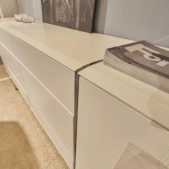 Sideboard Fonis Lack Reinweiß Rahmenprofil Chrom Glänzend Metallgestell Inklusive Stellfüße -Hülsta kommoden sideboards huelsta sideboard fonis lack reinweiss rahmenprofil chrom glaenzend