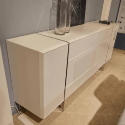 Sideboard Fonis Lack Reinweiß Rahmenprofil Chrom Glänzend Metallgestell Inklusive Stellfüße -Hülsta kommoden sideboards huelsta sideboard fonis lack reinweiss rahmenprofil chrom glaenzend 3