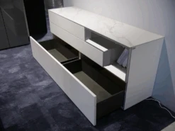 Sideboard Tetrim 4174112 Lack Reinweiß Rahmen Silber Mit Beleuchtung -Hülsta kommoden sideboards huelsta sideboard tetrim 4174112 lack reinweiss rahmen silber mit beleuchtung 2