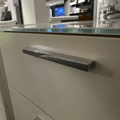 2er Set Konsole Multi Varis In 5035 Lack Weiß Abdeckplatte In Glas Weiß Griff In 109 Chrom Hochglanz -Hülsta konsolen huelsta 2er set konsole multi varis in 5035 lack weiss abdeckplatte in glas weiss griff in 7