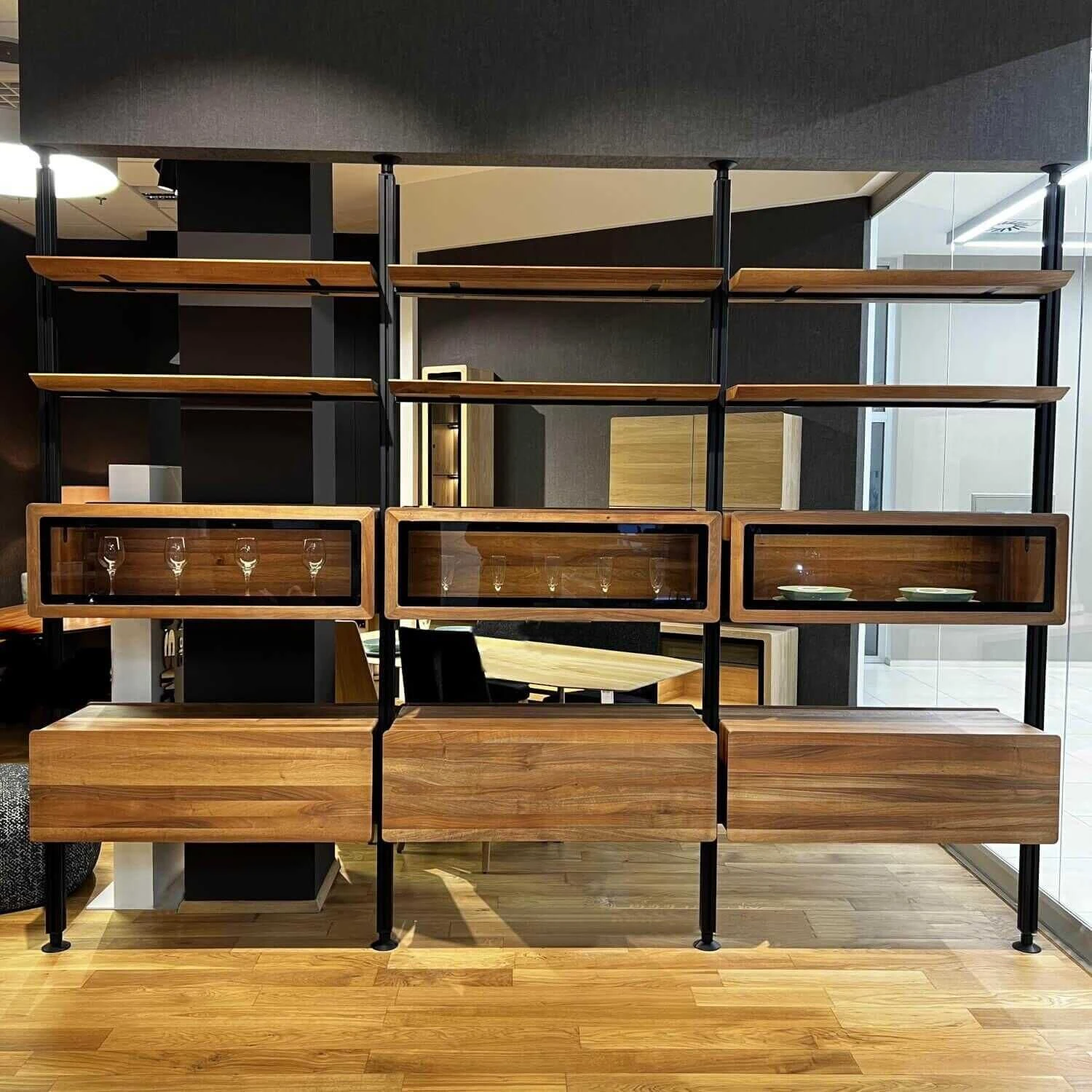 Raumteiler-Regalsystem Nussbaum Massiv Geölt Mit Beleuchtung 1 Raumteiler-Regalsystem Nussbaum Massiv Geölt Mit Beleuchtung