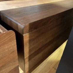 Raumteiler-Regalsystem Nussbaum Massiv Geölt Mit Beleuchtung 23 Raumteiler-Regalsystem Nussbaum Massiv Geölt Mit Beleuchtung -Hülsta regale huelsta raumteiler regalsystem nussbaum massiv geoelt mit beleuchtung 336 42 14275 5