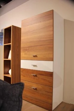 Baukasten Now! 14 Korpus Lack Weiß/Front Kernnussbaum 3 Laden 1 Tür