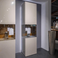 Vitrine Gentis Rechts Kernnussbaum Lack Seidengrau Inklusive Beleuchtung Mit Fernbedienung -Hülsta vitrinen highboards huelsta vitrine gentis rechts kernnussbaum lack seidengrau inklusive beleuchtung