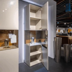 Vitrine Gentis Rechts Kernnussbaum Lack Seidengrau Inklusive Beleuchtung Mit Fernbedienung -Hülsta vitrinen highboards huelsta vitrine gentis rechts kernnussbaum lack seidengrau inklusive beleuchtung 7