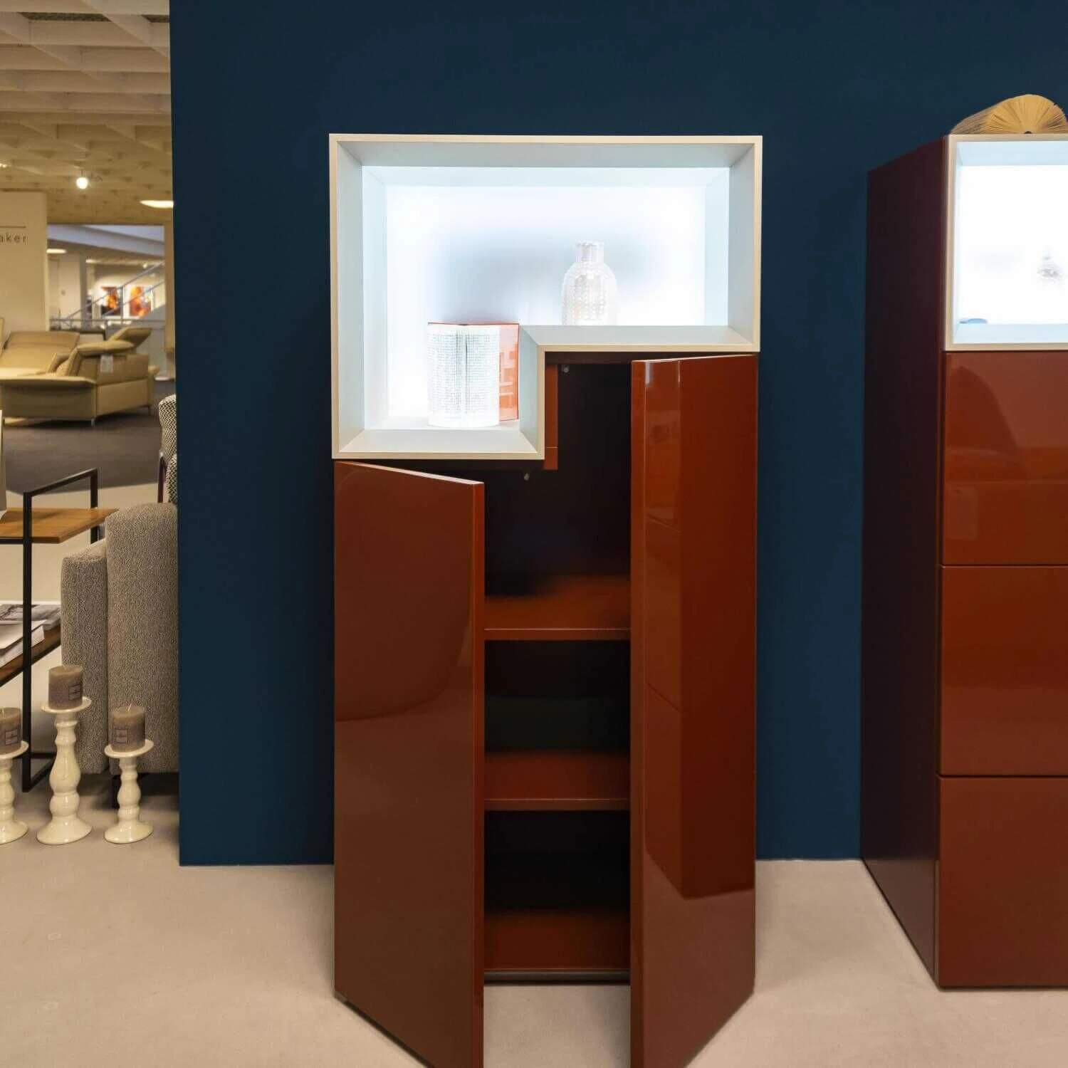 Vitrine Lack Hochglanz Bordeauxrot Mit Beleuchtung 2 Vitrine Lack Hochglanz Bordeauxrot Mit Beleuchtung – Bild 2